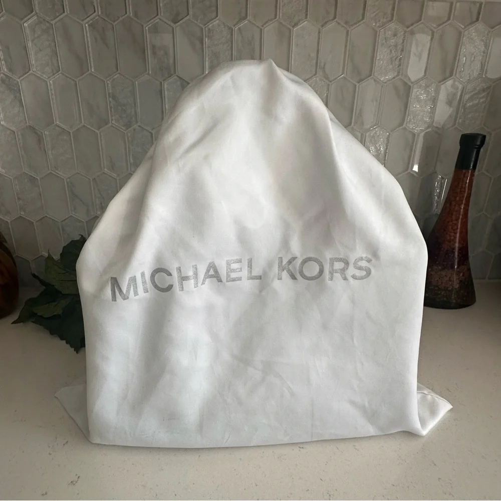 Michael Kors Lavender Saffiano Leather Satchel Bag With Detachable Strap & Dust - Picture 15 of 16